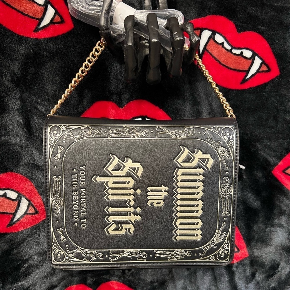 🖤💀NWT-MAD ENGINE “SUMMON THE SPIRITS” SUPER CUTE BOOK LOOKING CROSSBODY ☠️🖤 - Picture 4 of 14